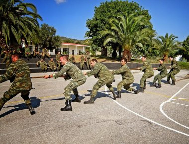 Ερώτηση ΚΚΕ στη Βουλή για σκουλήκια στο φαγητό των νεοσυλλέκτων